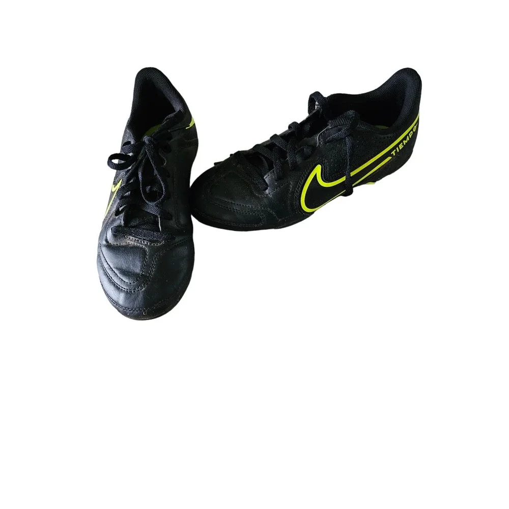 -Boys Nike Tiempo Soccer Cleats Sz 3.5‎